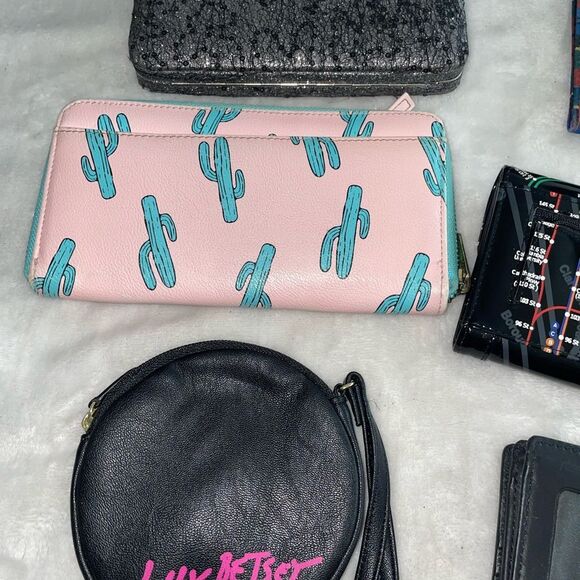 Colorful Wallet and Bag Collection - Picture 9 of 15